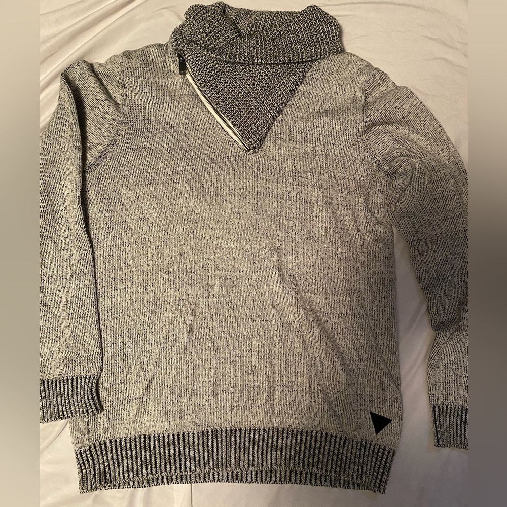 Brand new, no tags, XL Guess sweater with fancy neck and zipper.